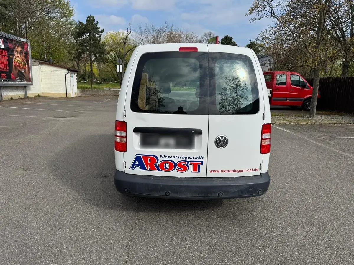 Second-hand VW Caddy 102 CP (75 kW) 2013 Alb Monovolum