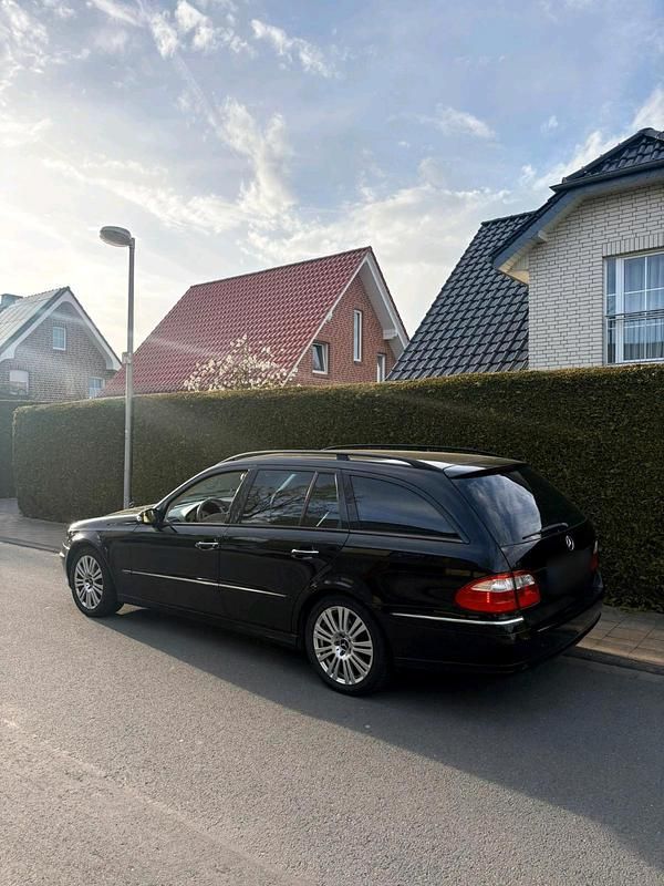 Gebraucht Mercedes E240 177 PS (130 kW) 2004 Schwarz Kombi