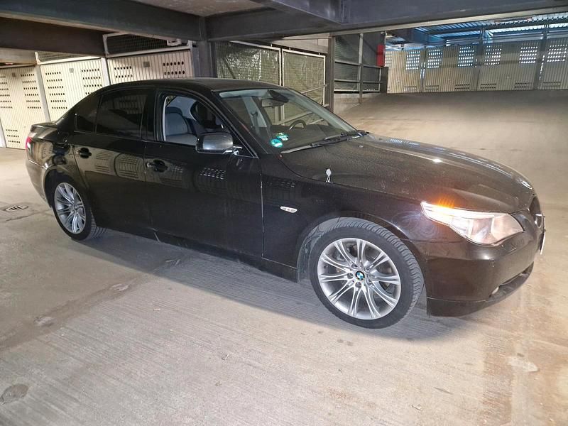 Second-hand BMW 525 218 CP (160 kW) 2005 Negru Berlinǎ