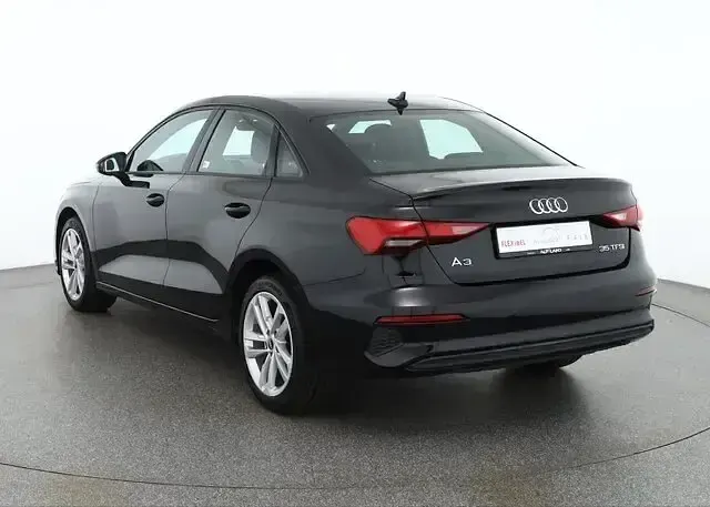 Gebraucht Audi A3 Ambiente 150 PS (110 kW) 2021 Mythosschwarz metallic Limousine