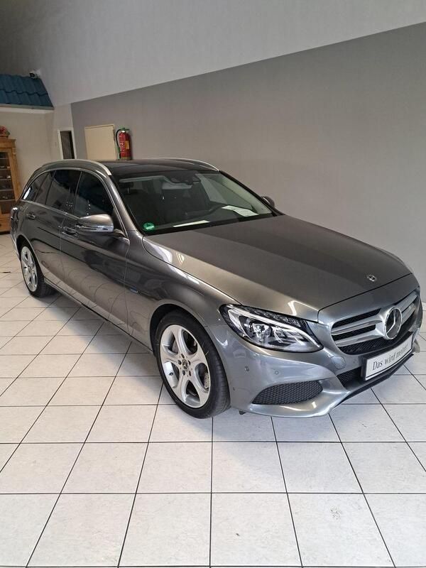 Grau Gebraucht 2017 Mercedes C350e Avantgarde Kombi | 21.990 € - Bild 1/4