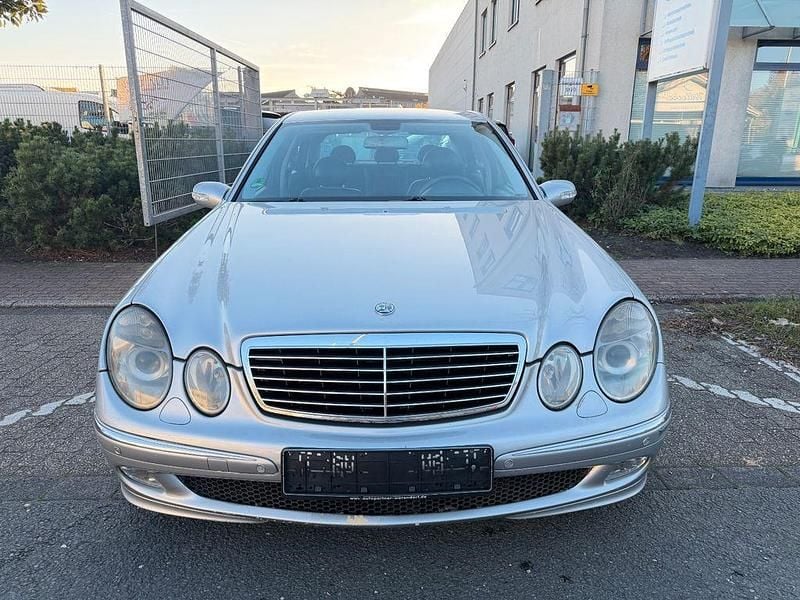 Silber Gebraucht 2004 Mercedes E280 Elegance Limousine | 2.599 € (Superpreis) - Bild 1/4