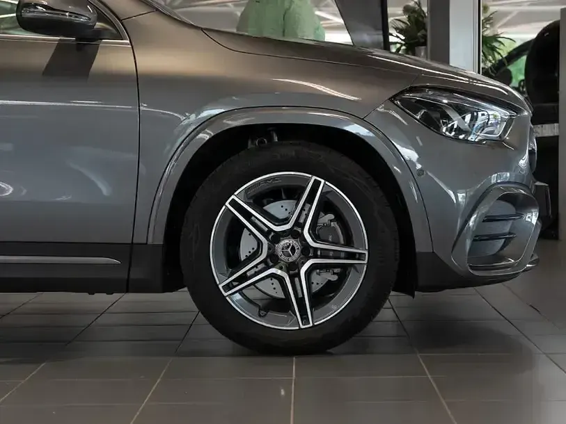 Gebraucht Mercedes GLA200 AMG 163 PS (119 kW) 2026 Grau SUV