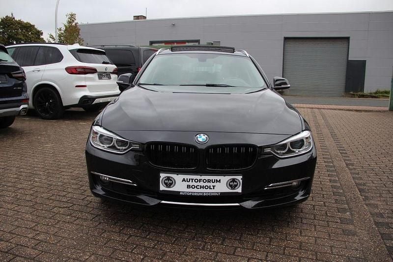 Schwarz Gebraucht 2014 BMW 320 Luxury Line Limousine | 10.950 € (Superpreis) - Bild 1/4