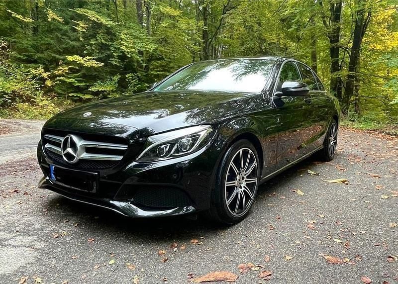 Schwarz Gebraucht 2018 Mercedes C220 Limousine | 22.500 € (Fairer Preis) - Bild 1/4