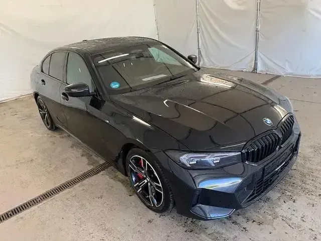 Gebraucht BMW 320 M Sport 190 PS (139 kW) 2025 Black sapphire metallic Limousine