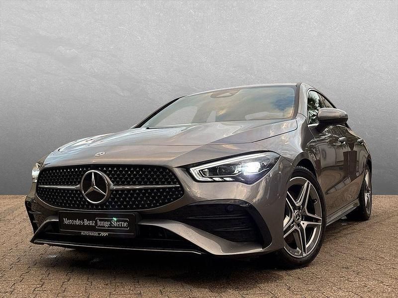 Grau Gebraucht 2024 Mercedes CLA200 Advanced Plus Coupé | 36.940 € (Fairer Preis) - Bild 1/4