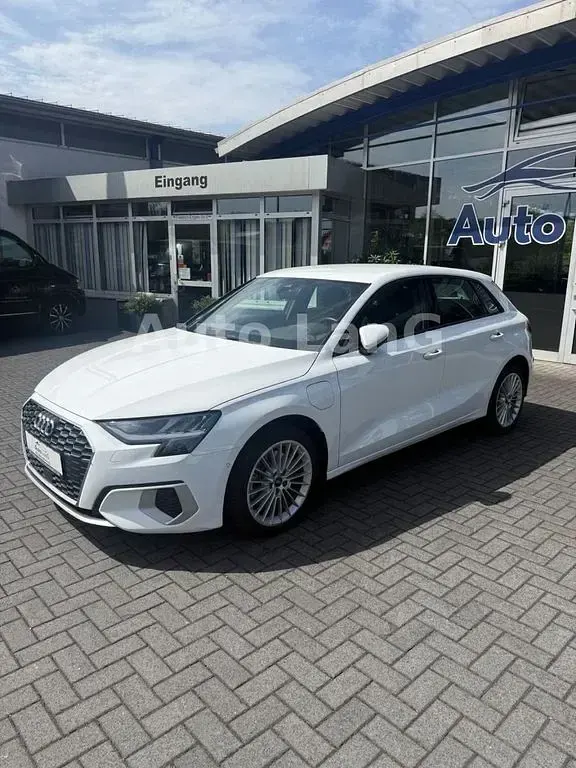 Gebraucht Audi A3 Sport 150 PS (110 kW) 2021 Weiß Limousine