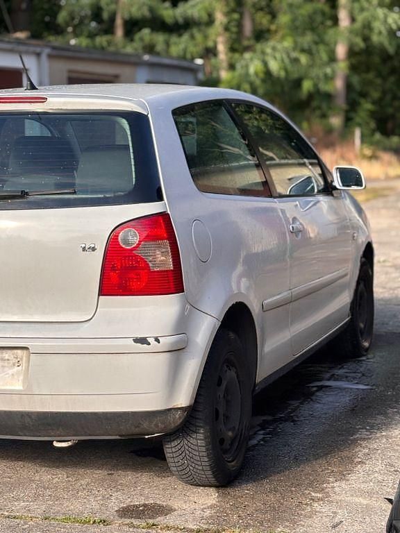 Weiß Gebraucht 2005 VW Polo Basis Limousine | 600 € (Superpreis) - Bild 1/4