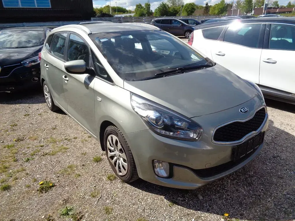 Gebraucht Kia Carens 135 PS (99 kW) 2017 Silber Van / Kleinbus