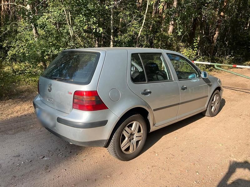 Gebraucht VW Golf IV 101 PS (74 kW) 2001 Silber Limousine