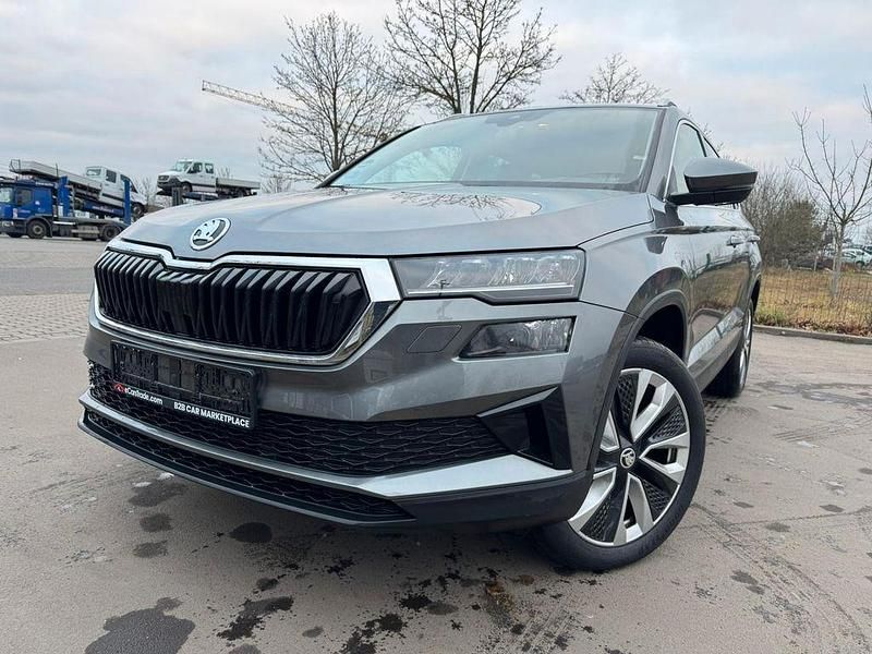 Grau Gebraucht 2024 Skoda Karoq Selection SUV | 26.900 € (Superpreis) - Bild 1/4