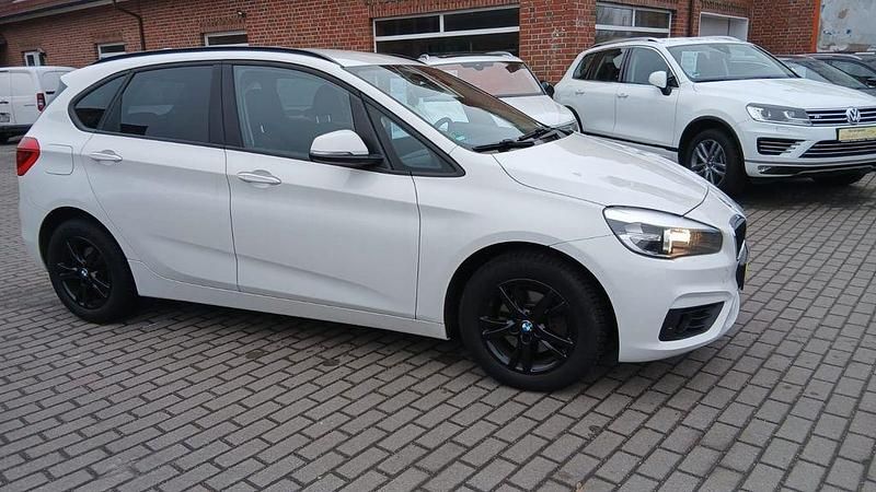 Gebraucht BMW 216 Active Tourer Basis 116 PS (85 kW) 2017 Weiß Van / Kleinbus