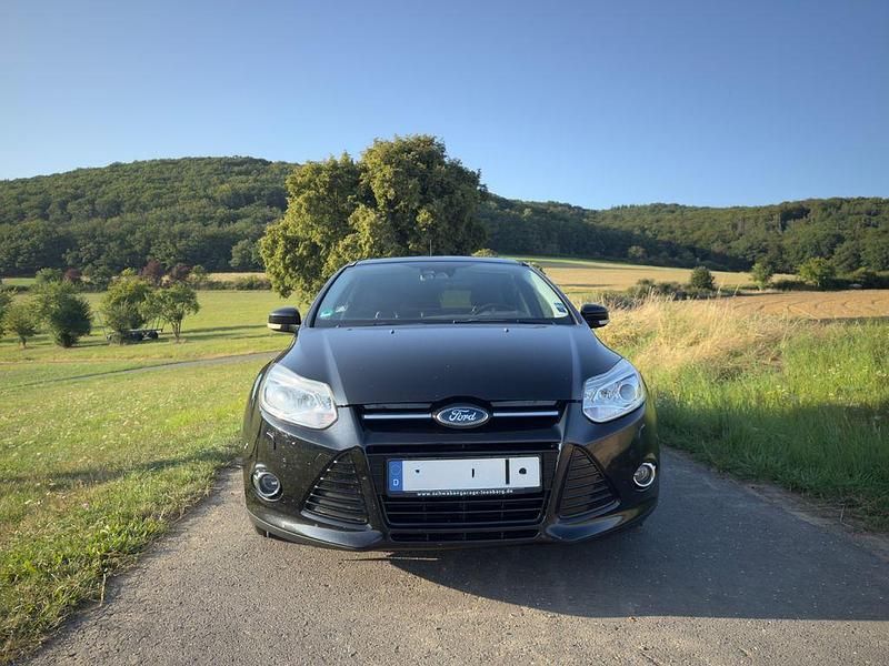 Schwarz Gebraucht 2011 Ford Focus Titanium Limousine | 3.500 € (Superpreis) - Bild 1/4