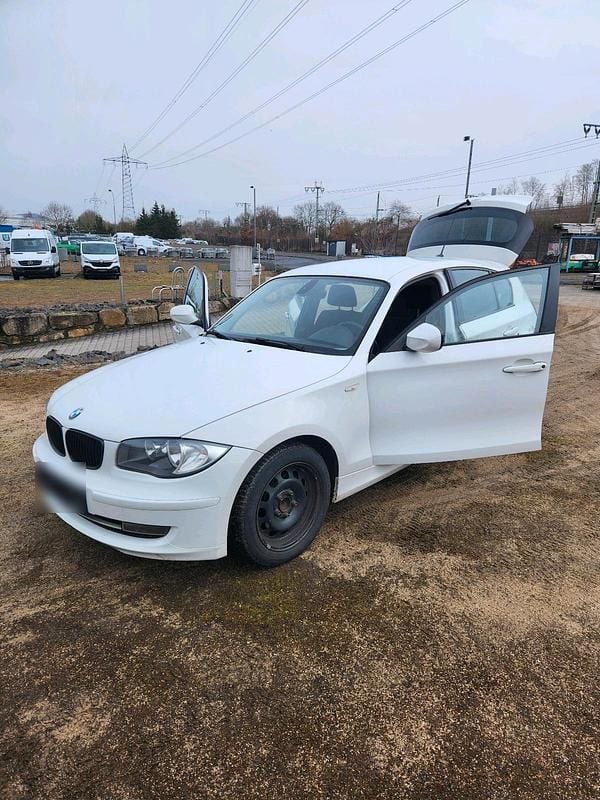 Gebraucht BMW 118 143 PS (105 kW) 2011 Weiß Kleinwagen