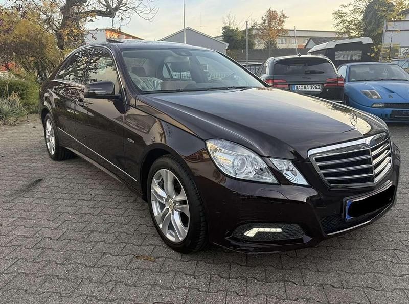 Gebraucht Mercedes E300 204 PS (150 kW) 2010 Braun Limousine