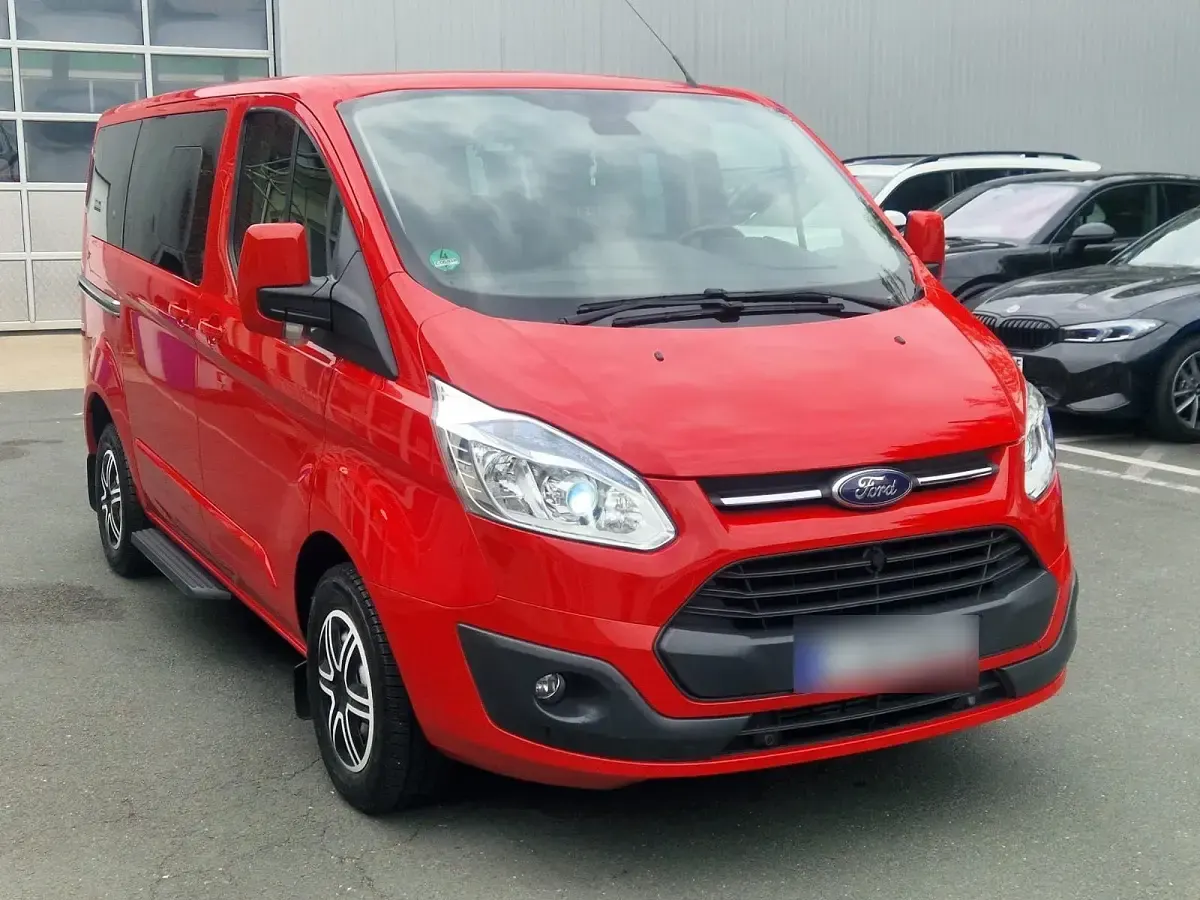 Gebraucht Ford Tourneo 125 PS (91 kW) 2015 Rot Van / Kleinbus