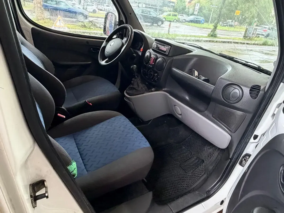 Gebraucht Fiat Doblò 77 PS (56 kW) 2010 Weiß Van / Kleinbus