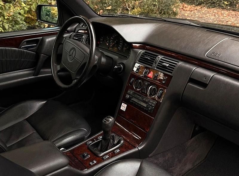 Gebraucht Mercedes E280 193 PS (141 kW) 1996 Limousine