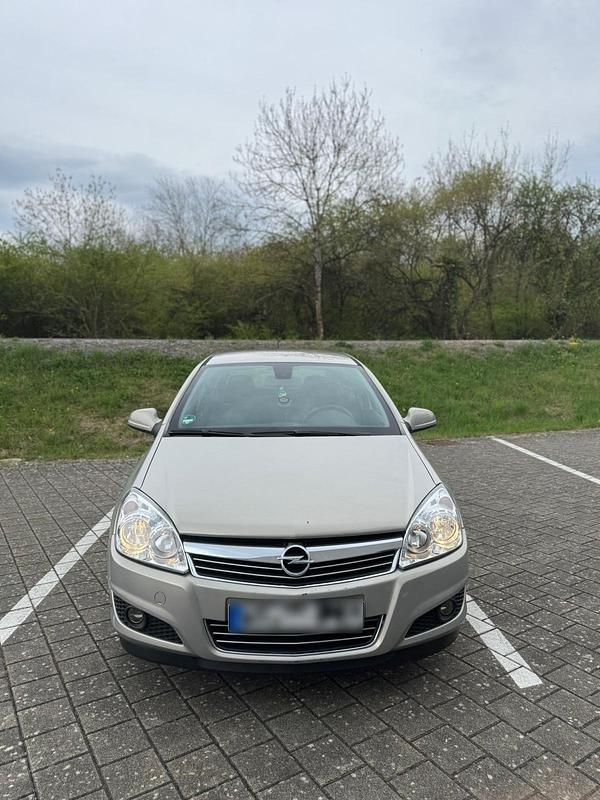 Gebraucht Opel Astra 90 PS (66 kW) 2010 Beige Kleinwagen
