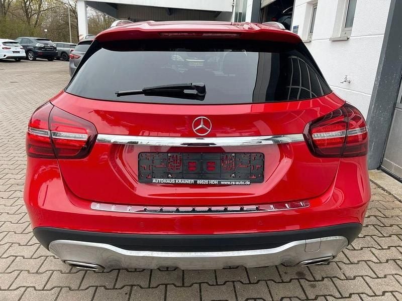 Gebraucht Mercedes GLA220 Urban 184 PS (135 kW) 2017 Rot SUV