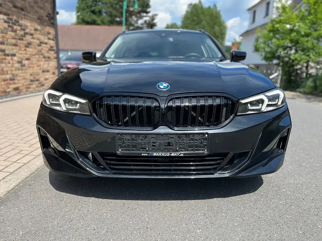 Gebraucht BMW 330e Sport Line 292 PS (214 kW) 2022 Schwarz Kombi