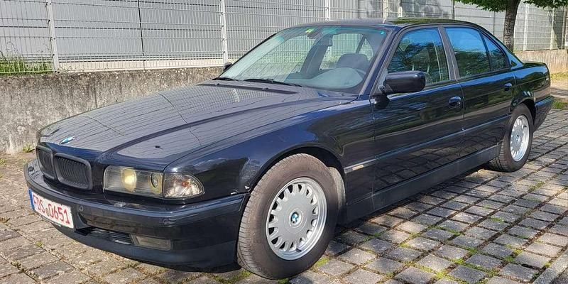 Cosmosschwarz Gebraucht 1998 BMW 740 Limousine | 7.900 € - Bild 1/4