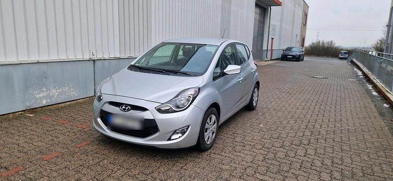Gebraucht Hyundai ix20 90 PS (66 kW) 2013 Silber Kleinwagen