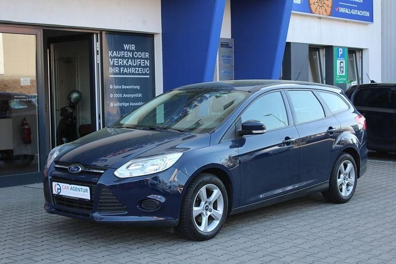 Gebraucht Ford Focus Trend 101 PS (74 kW) 2013 Blau Limousine