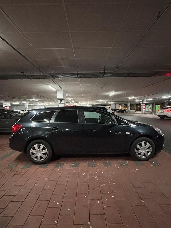 Gebraucht Opel Astra 136 PS (100 kW) 2015 Schwarz Kombi