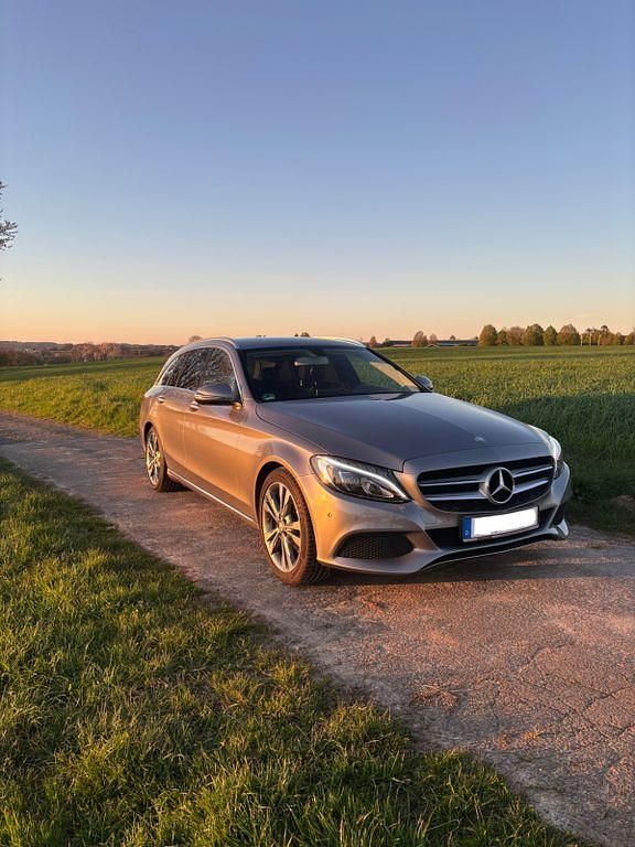 Gebraucht Mercedes C180 156 PS (114 kW) 2015 Grau Kombi