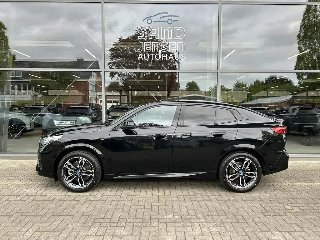Gebraucht BMW iX2 Luxury Line 230 kW (313 PS) 2025 Schwarz sapphire metallic SUV