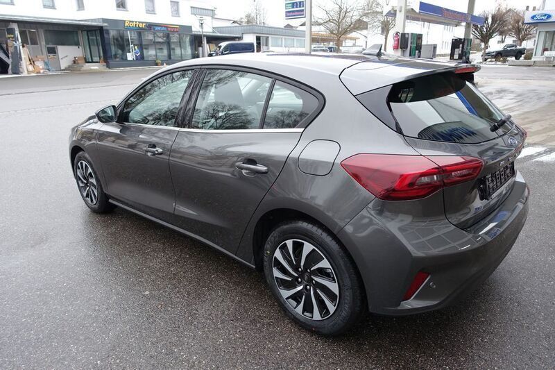 Gebraucht Ford Focus Titanium 125 PS (91 kW) 2024 Grau Limousine