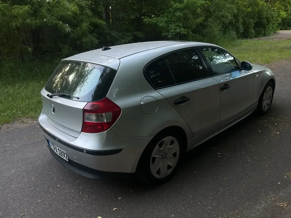 Gebraucht BMW 118 129 PS (94 kW) 2006 Silber Kleinwagen