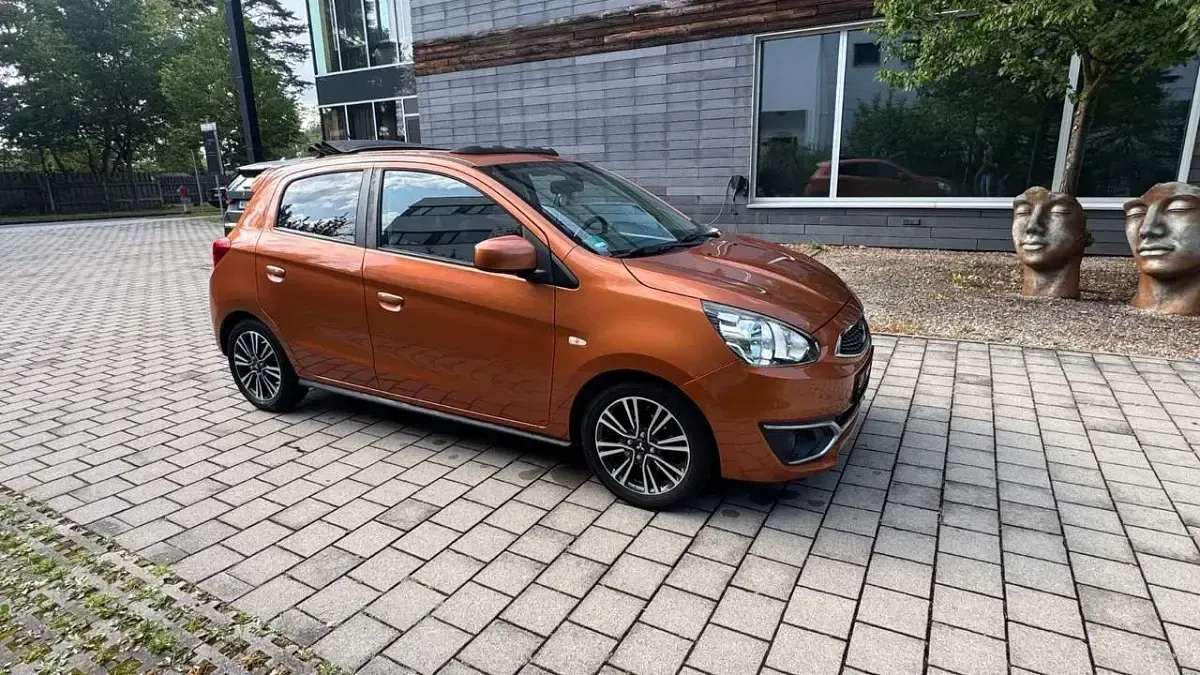 Gebraucht Mitsubishi Space Star Diamant Edition 80 PS (58 kW) 2018 Orange Kleinwagen