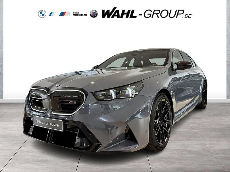 Grau Neu 2025 BMW M5 Shadowline Limousine | 135.990 € (Guter Preis) - Bild 1/3