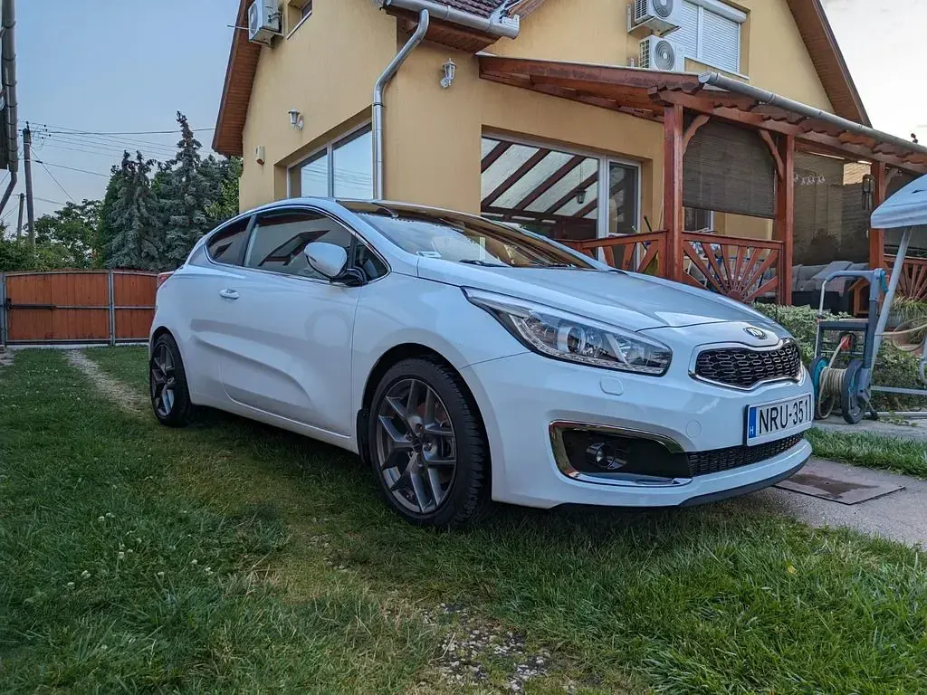 Gebraucht Kia ProCeed 136 PS (100 kW) 2016 Weiß Kleinwagen