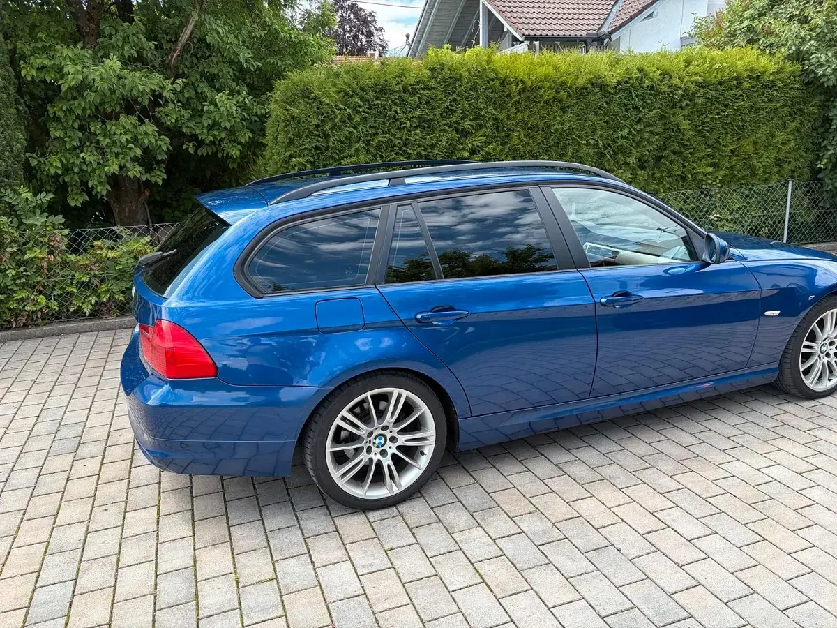 Gebraucht BMW 320 177 PS (130 kW) 2008 Blau Kombi