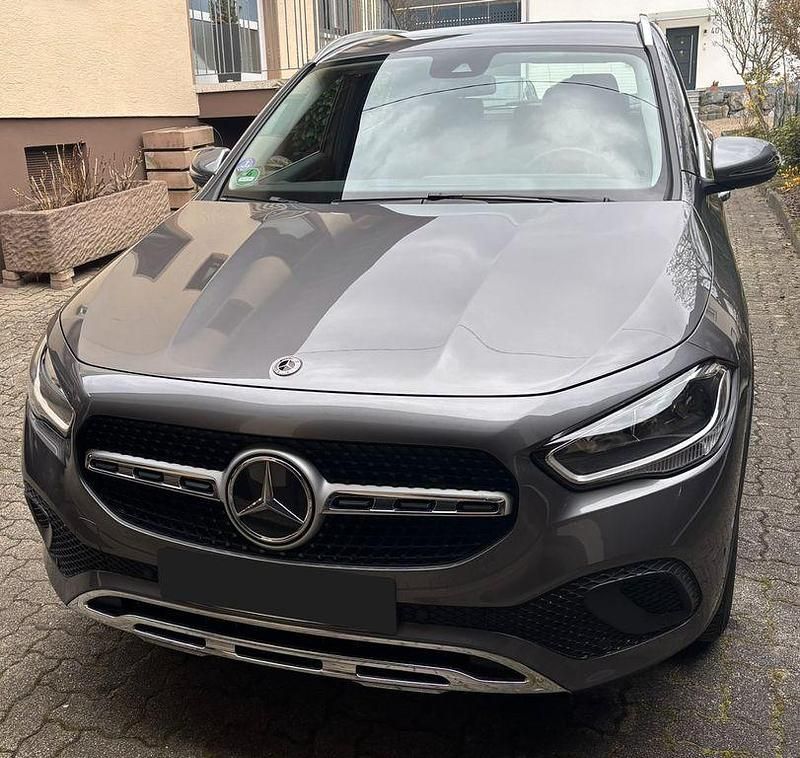Gebraucht Mercedes GLA200 163 PS (119 kW) 2021 Grau SUV