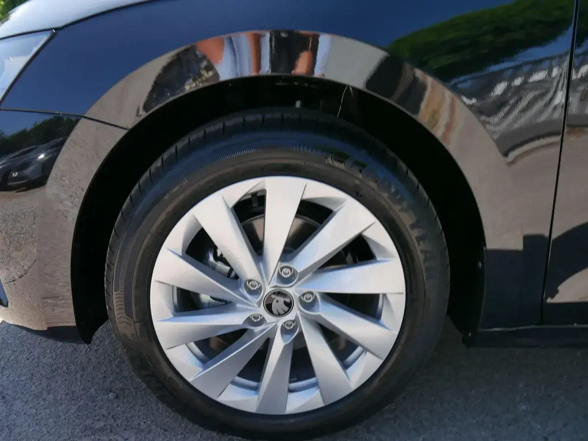 Neu Skoda Octavia Selection 150 PS (110 kW) 2026 Blackmagic perleffekt Kombi