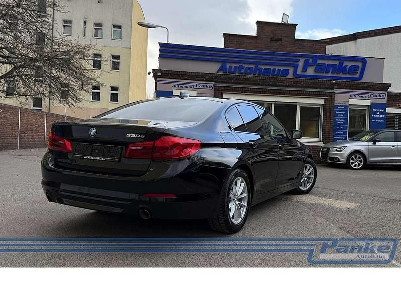 Gebraucht BMW 530e M Sport 252 PS (185 kW) 2019 Schwarz ii/bonnet fluid black Limousine