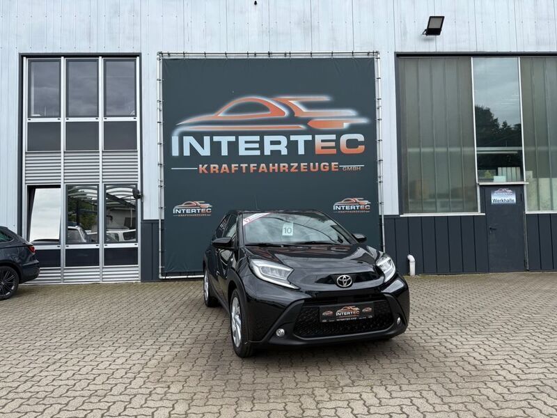 Schwarz Gebraucht 2024 Toyota Aygo Business Edition Kleinwagen | 15.999 € (Fairer Preis) - Bild 1/4