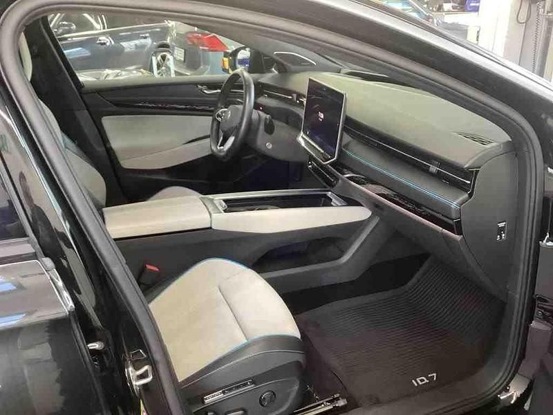 Gebraucht VW ID.7 Pro 210 kW (286 PS) 2023 Grenadillschwarz Kleinwagen