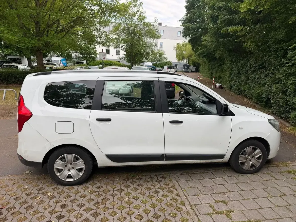 Gebraucht Dacia Lodgy 116 PS (85 kW) 2019 Weiß Van / Kleinbus