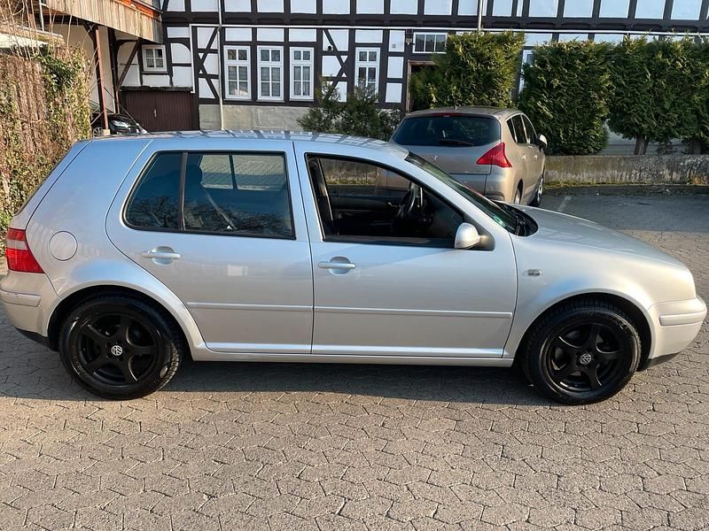 Gebraucht VW Golf IV 2003 Silber Kleinwagen