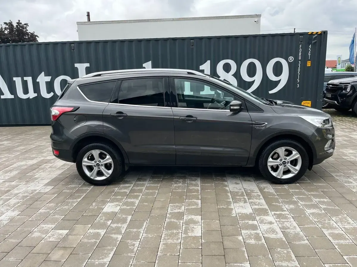 Gebraucht Ford Kuga Titanium 150 PS (110 kW) 2018 Grau SUV