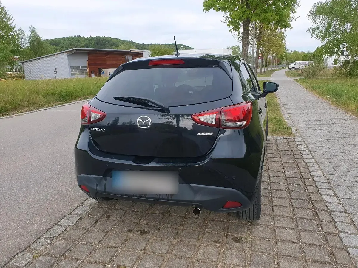 Usata Mazda 2 90 CV (66 kW) 2015 Nero Berlina