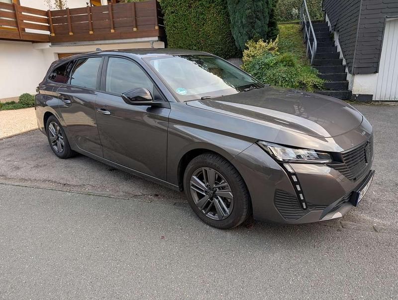 Grau Gebraucht 2022 Peugeot 308 Active Kombi | 21.999 € (Fairer Preis) - Bild 1/4