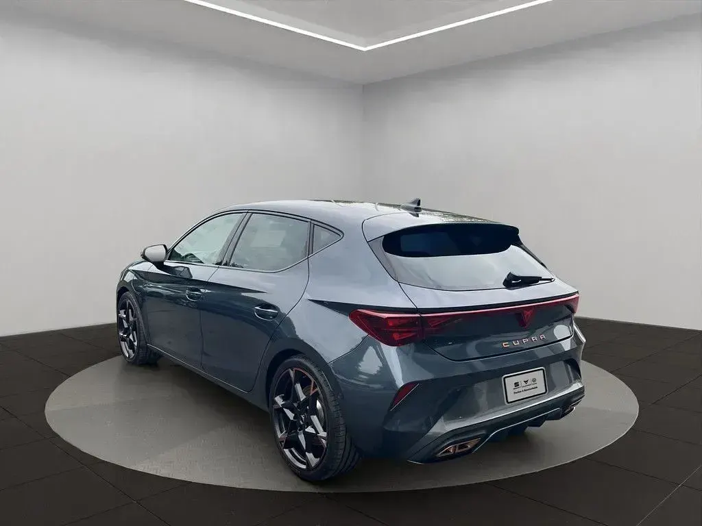 Neu Cupra Leon VZ 272 PS (200 kW) 2025 Grau Limousine