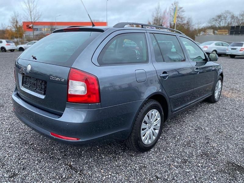 Gebraucht Skoda Octavia Ambiente 105 PS (77 kW) 2010 Grau Limousine